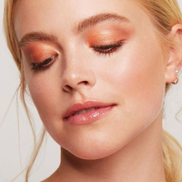 Essence Hey L A. eyeshadow palette. - Picture 2 of 5